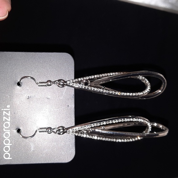 Stunning, that's what these earrings are bundle 5 for 30 or 1 for 10 - Picture 2 of 3